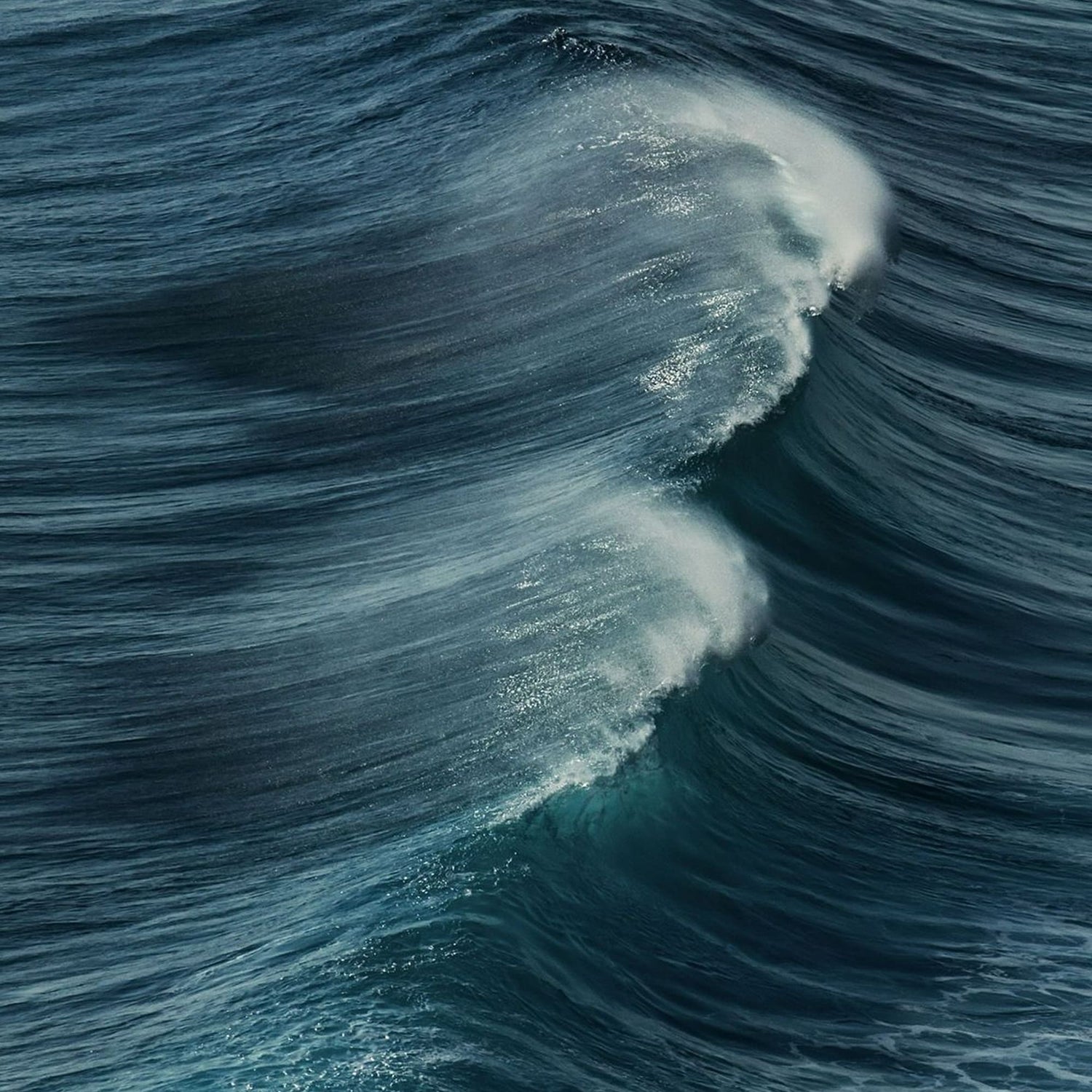 Powerful ocean wave that inspired our handmade blue bracelet