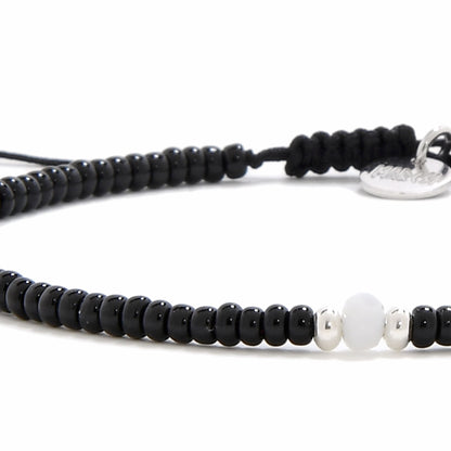 Close-up of Loreto Blanco Diamanti bead bracelet black with polished black and silver-white beads